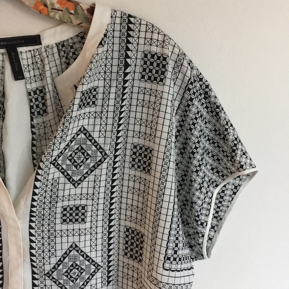 BCBGMAXAZRIA white and black print blouse - Picture 3 of 3